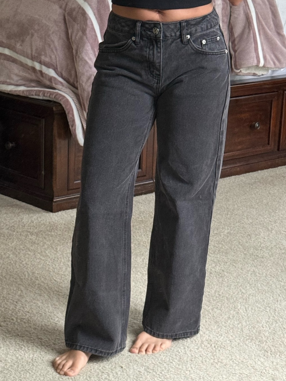 Edikted Petite Raelynn Washed Low Rise Baggy Jeans – Black XS